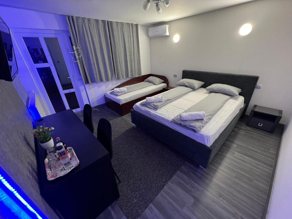 Hotel Vila Delia Oradea Exterior foto