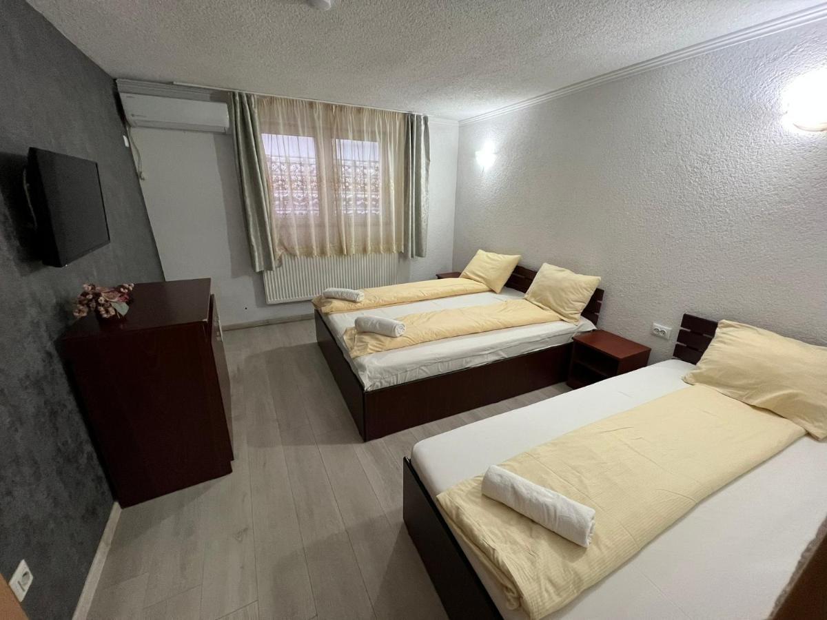 Hotel Vila Delia Oradea Exterior foto